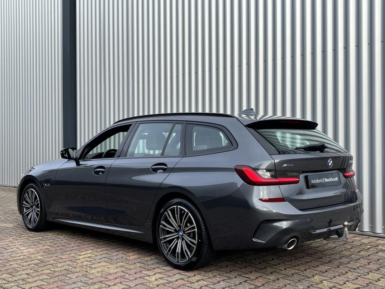 BMW 3-SERIE Touring 330e xDrive M-Sport Pakket | Stoel- & Stuurverw. | Apple CarPlay