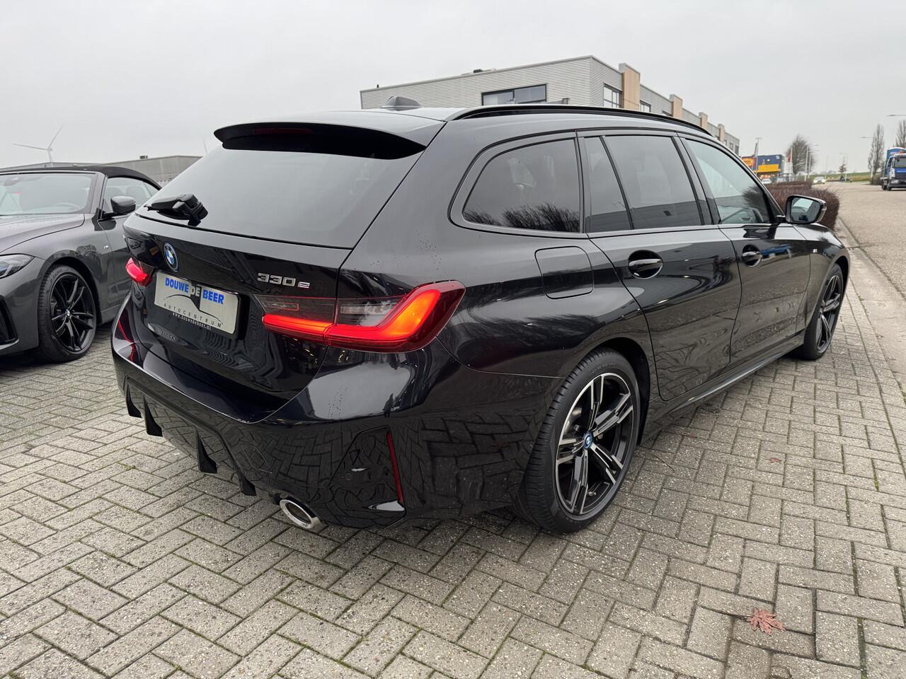 BMW 3-SERIE Touring 330e xDrive M Sport 330 Pano-Dak | M-Stoelen | Adapt. Cruise | Memory | Stoelverw.