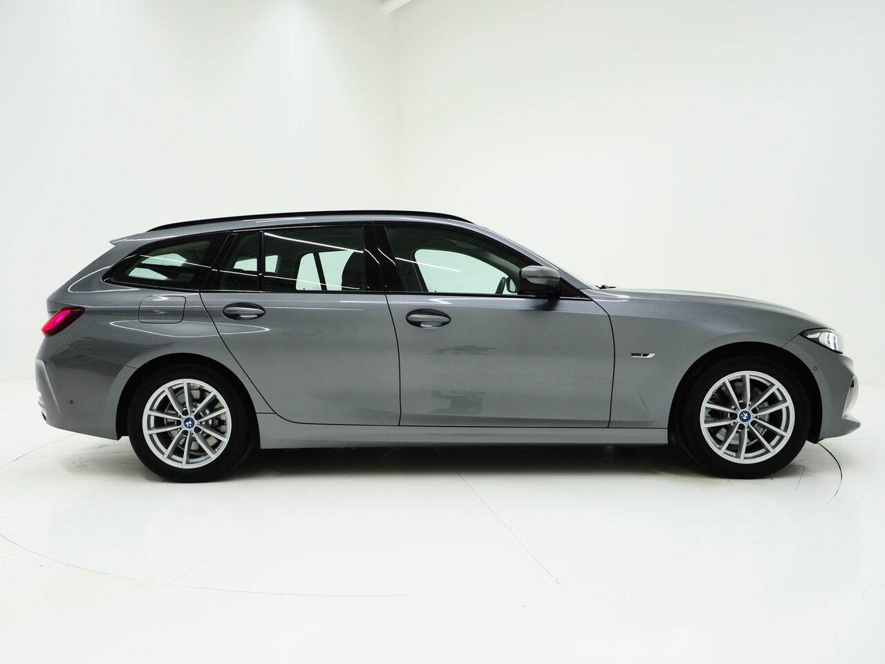 BMW 3-SERIE Touring 320e LCI Shadow Line | Nieuw Model | Keyless | Camera | BLIS | Widescreen | Carplay | Cruise | DAB | LED