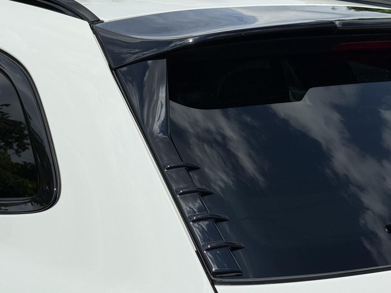 BMW 3-SERIE Touring 330e | M-Sport Pro | M-Performance | 20'' | Camera | Getint Glas | HiFi