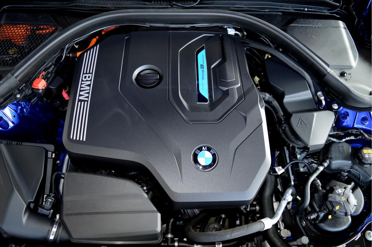 BMW 3-SERIE Touring 330e Hybride M-Sportedition | M-Stoelen !