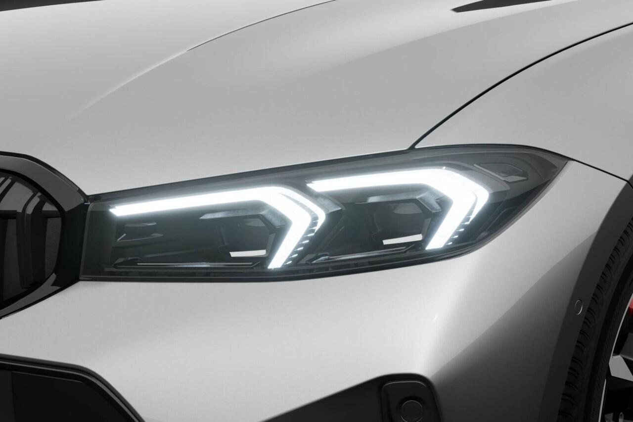 BMW 3-SERIE Sedan 330e | M Sport Pro | Comfort Pack | Harman-Kardon Sound System | Active Cruise Control