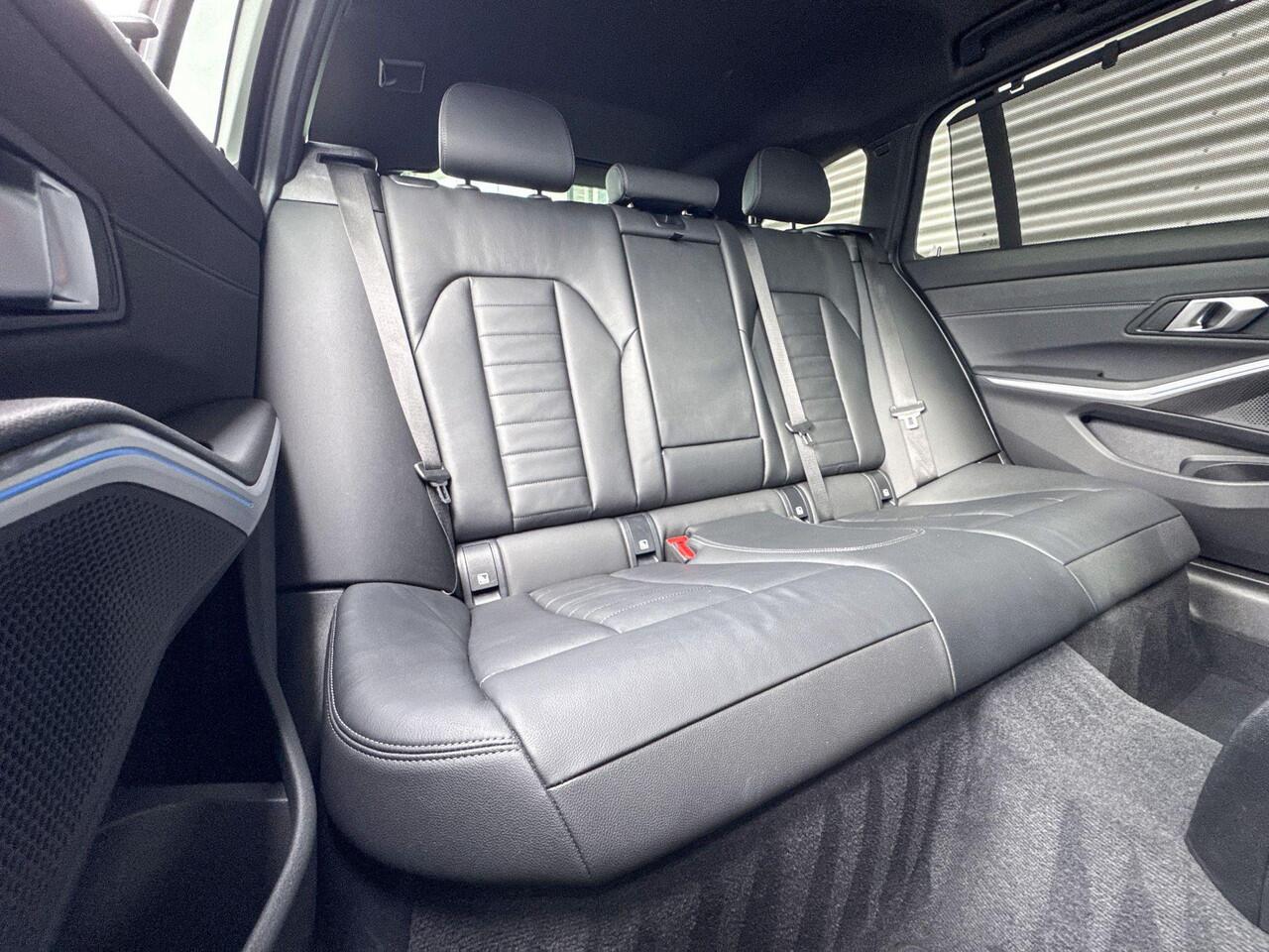 BMW 3-SERIE Touring 320e M Sport | Panoramadak | 19 inch