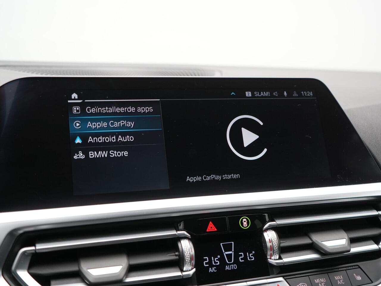 BMW 3-SERIE 330e M Sport Plug In Hybrid 293pk Dealer O.H. PHEV | Adaptief Onderstel | Sfeerverlichting | Alcantara Sportstoelen Verwarmd | Virtual | Apple Carplay | Navigatie | Cruise Control | DAB | 19"L.M |