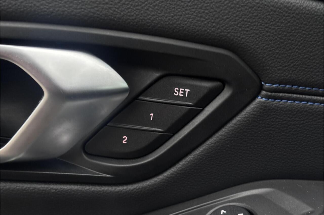 BMW 3-SERIE Touring 330e M-sport LCI Widescreen | Camera | Adaptive Cruise | Comfort Access