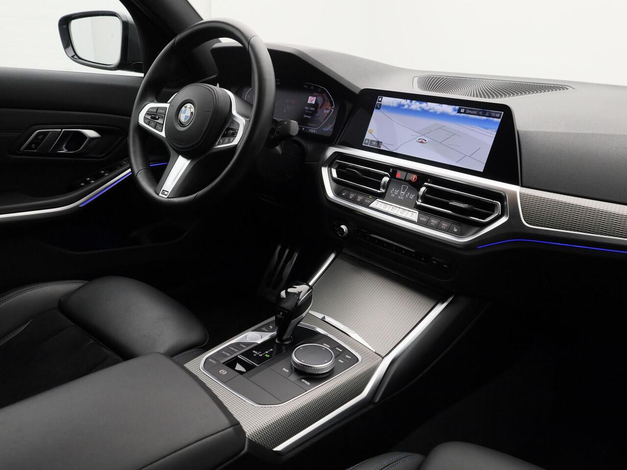 BMW 3-SERIE 318i Executive Edition M-Sport | CAMERA | CARPLAY | STOELVERWARMING