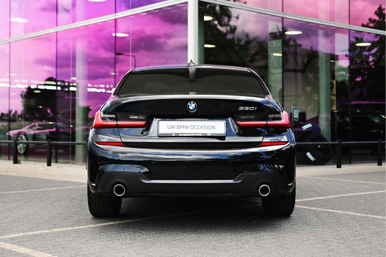 BMW 3-SERIE 330i High Executive M Sport Automaat / Achteruitrijcamera / Sportstoelen / M Adaptief onderstel / Head-Up / Parking Assistant / Leder / 19" LMV