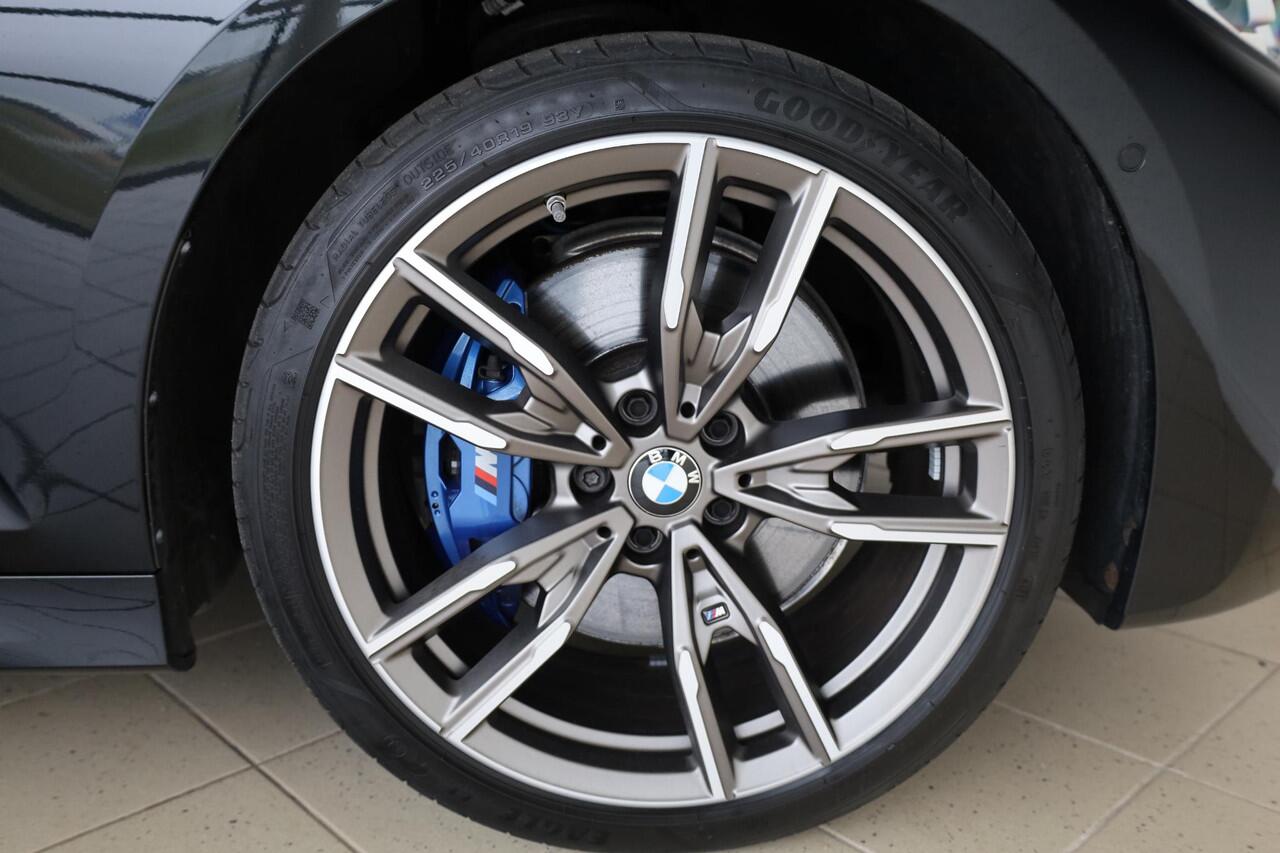 BMW 3-SERIE M340iA xDrive Touring | Head-Up Display | Stuurverwarming | Voorstoelen Verwarmd | Trekhaak