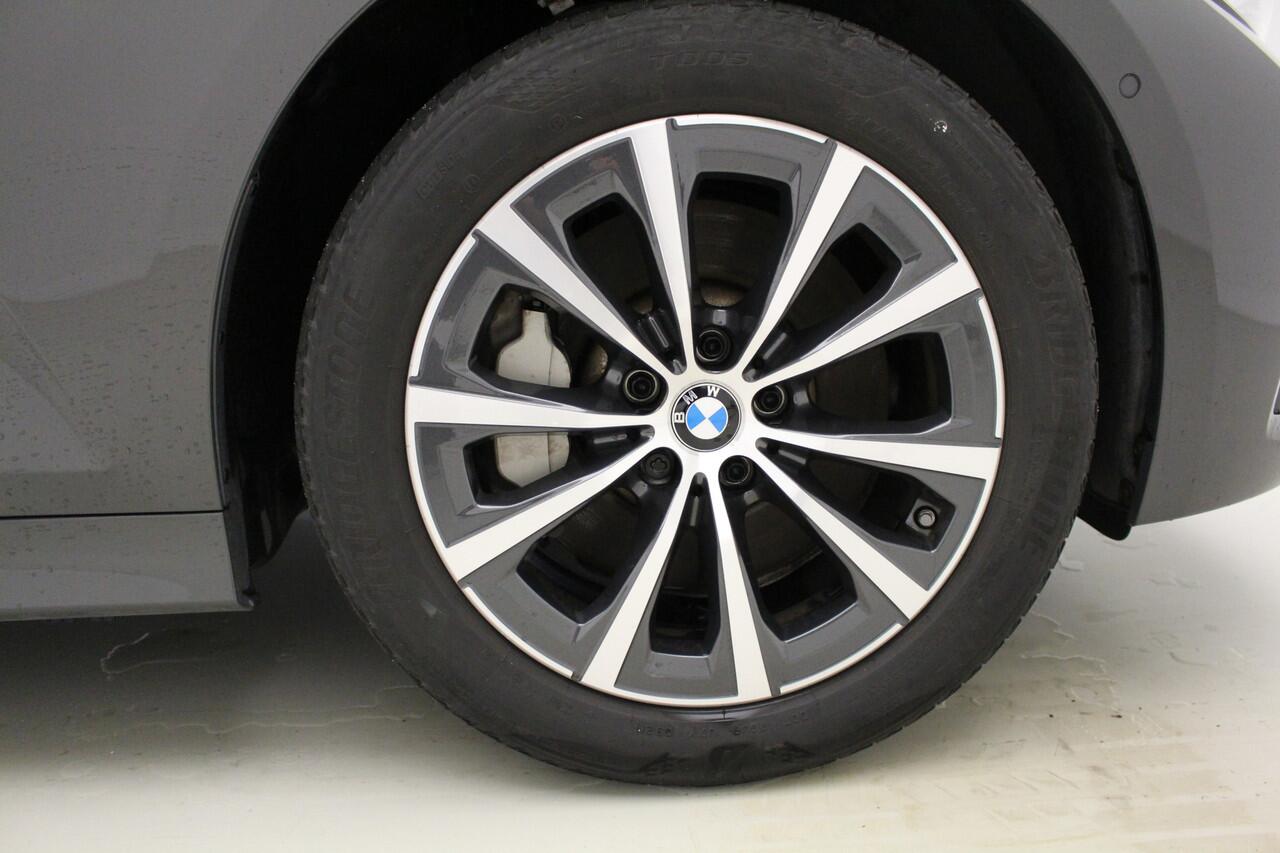 BMW 3-SERIE Touring 330e | Harman Kardon | Head-Up | Active Cruise Controle | Laser | Stoelverwarming | Individual Metallic