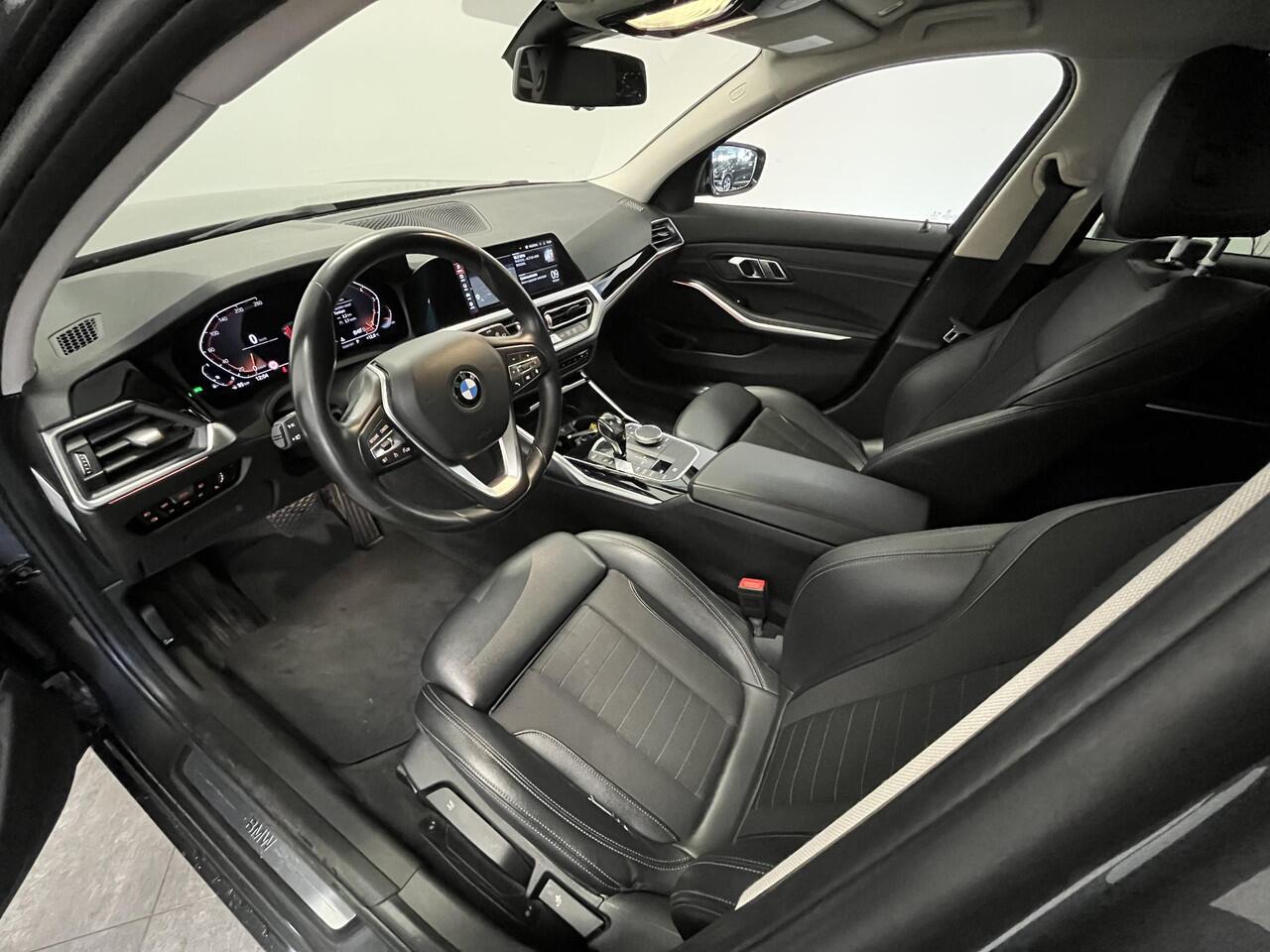 BMW 3-SERIE Touring 320i Sport Line Executive | ORG.NL | LEDER | CARPLAY |