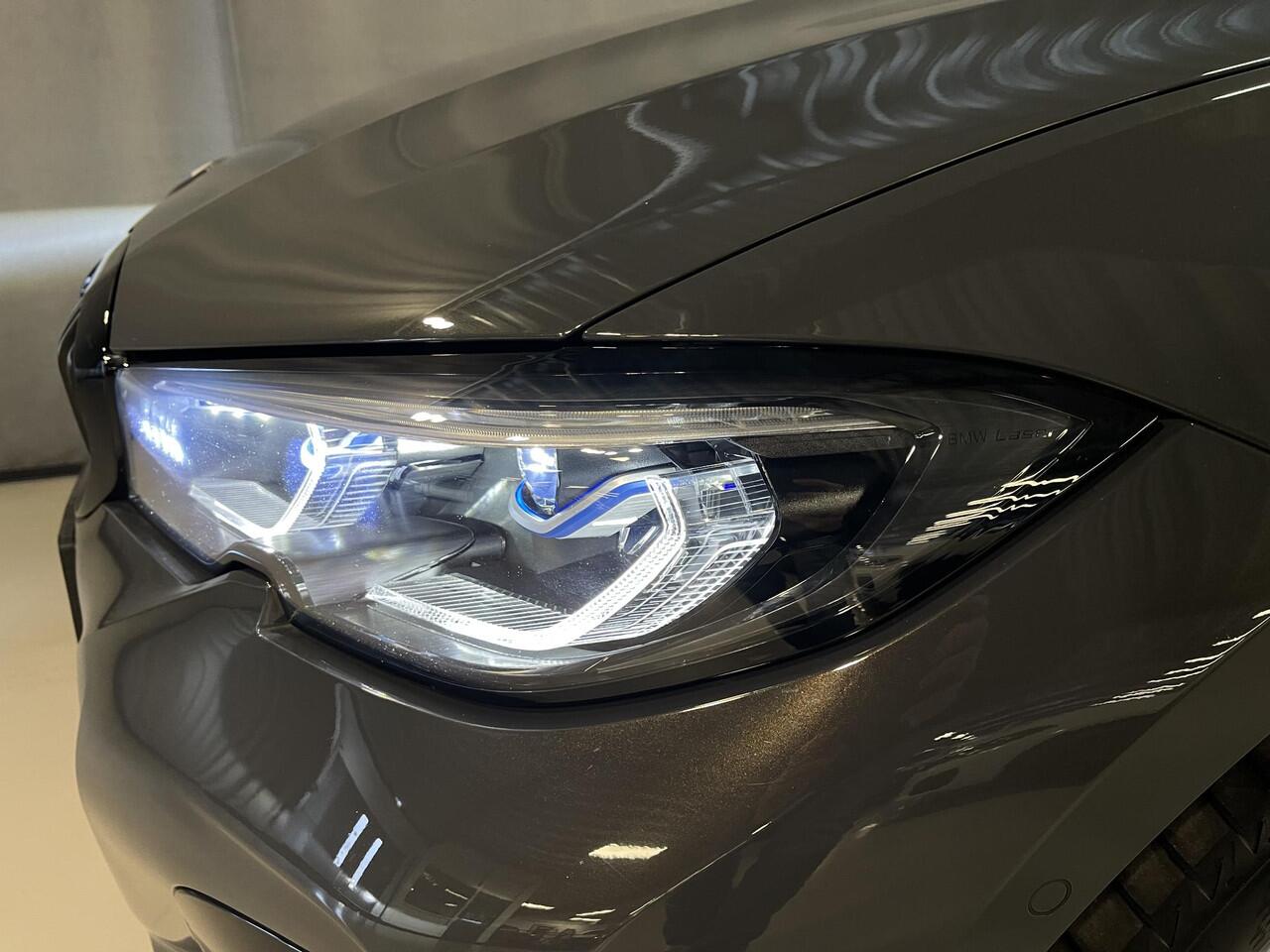 BMW 3-SERIE 320e High Executive 18"/Leder/Laser LED/Stuur + stoelverwarming/Dodehoek/Elektrische klep/Trekhaak/Hed-up/Keyless