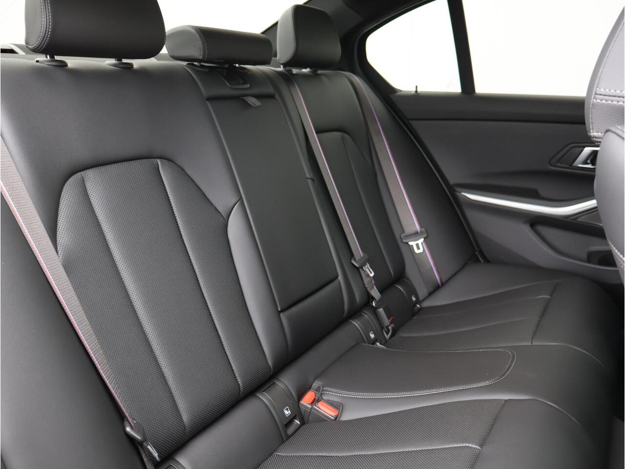 BMW 3-SERIE 320i M Sportpakket Pro | Innovation Pack l Showroom Selection