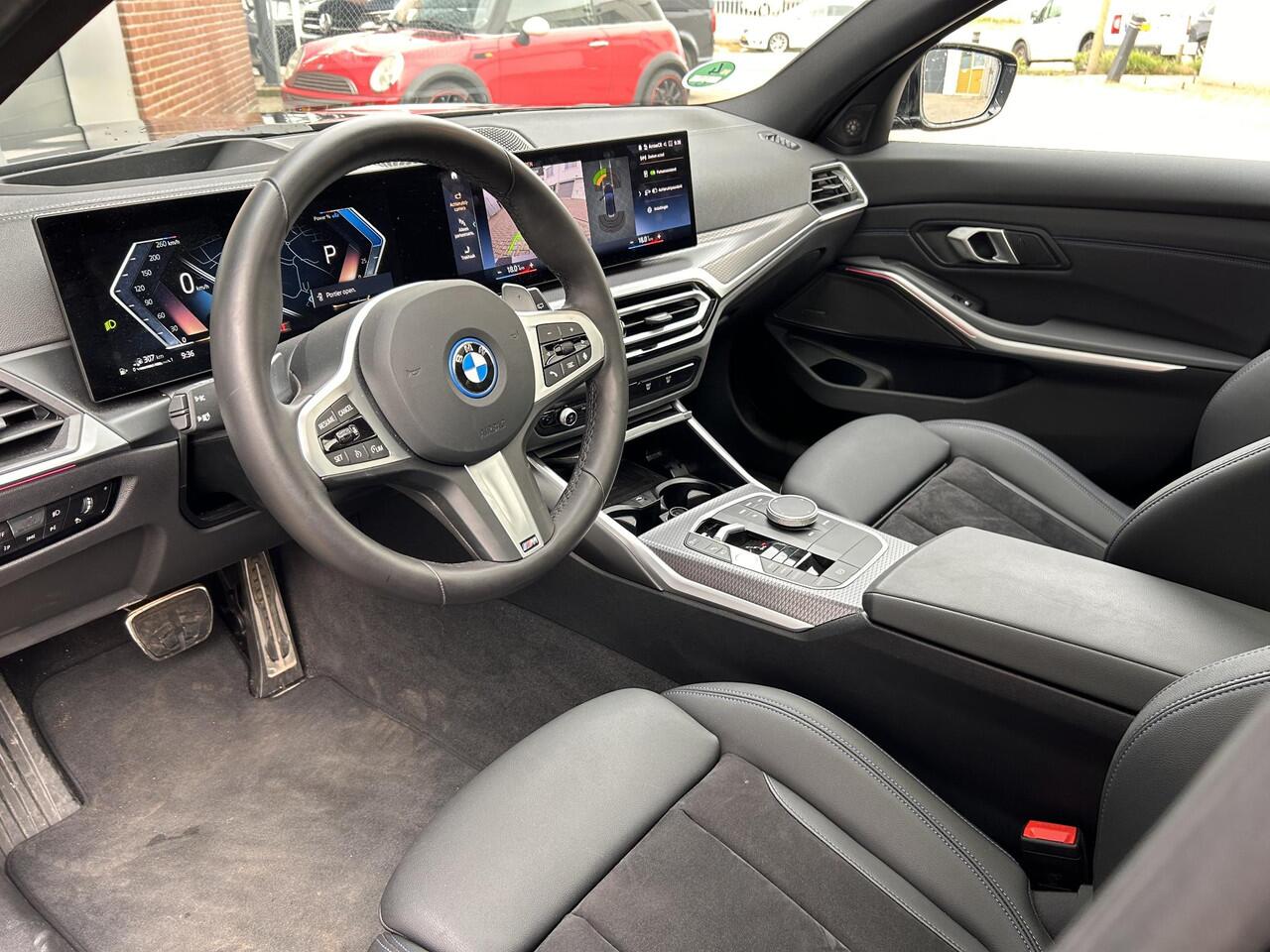 BMW 3-SERIE Touring 320e | M pakket | Pano | H&K | Head Up | LED |