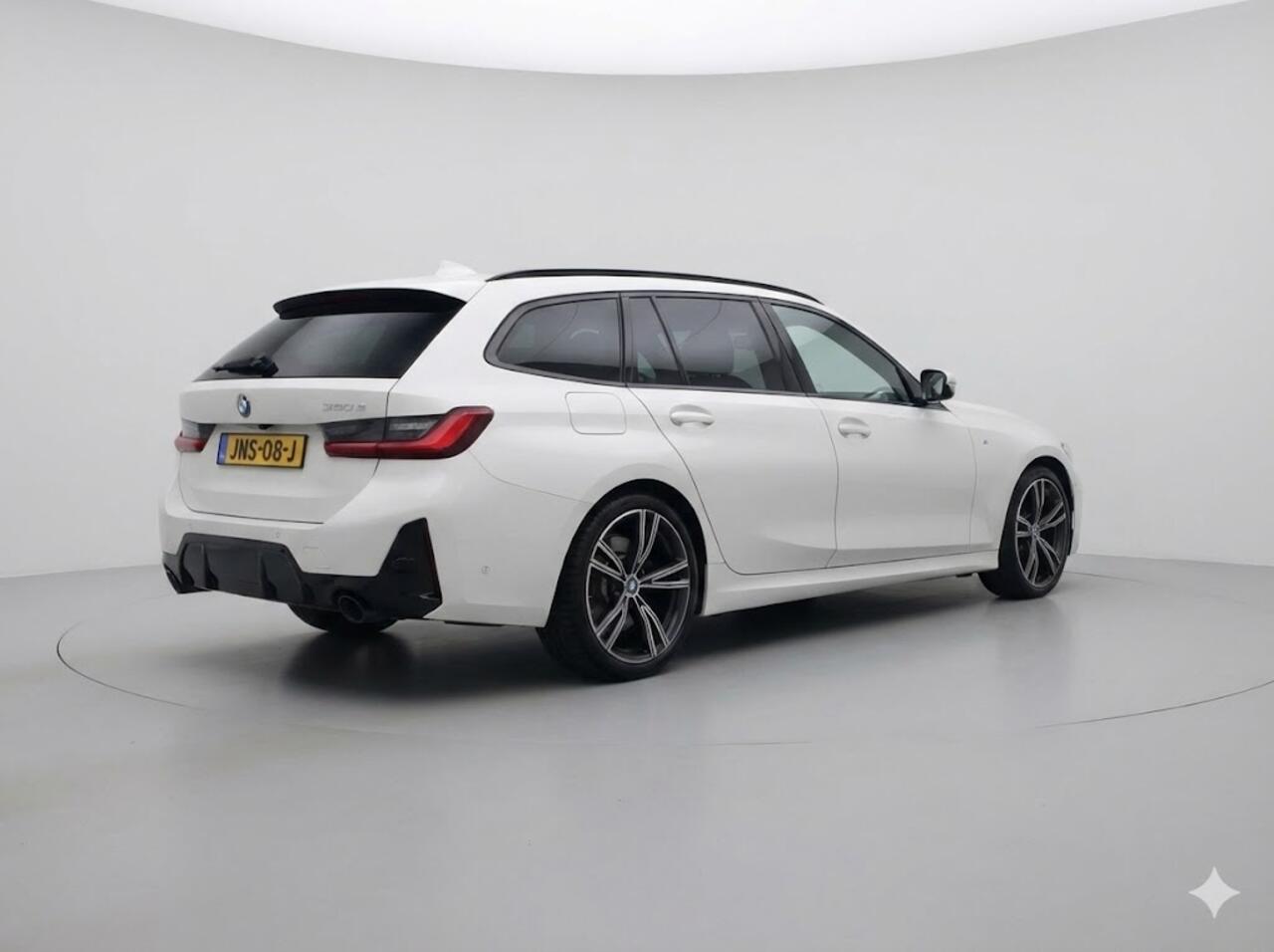 BMW 3-SERIE Touring 330e | Laser Light | Stoelverwarming | Panoramadak | Compleet