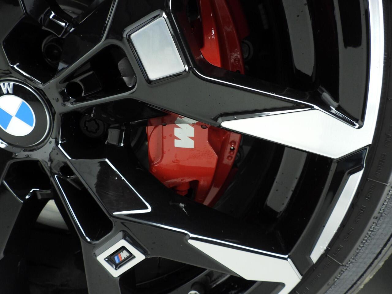 BMW 3-SERIE Touring 330e M-Sportpakket / Panoramadak / Trekhaak / Electrisch verstelbare stoelen / Harman-Kardon / Alu wielen 19 inch