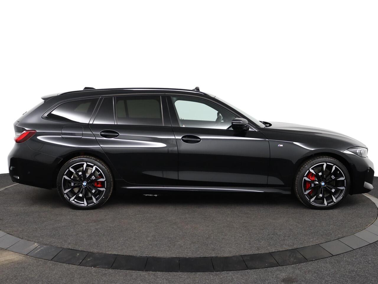 BMW 3-SERIE Touring 330e xDrive M Sportpakket Pro | Trekhaak | Panoramadak | Harman Kardon | Active Cruise Control | Comfort Access