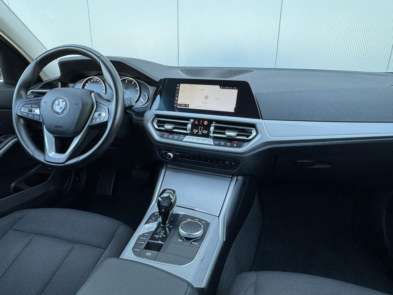 BMW 3-SERIE Touring 318d High Executive Automaat Apple Carplay/Trekhaak.
