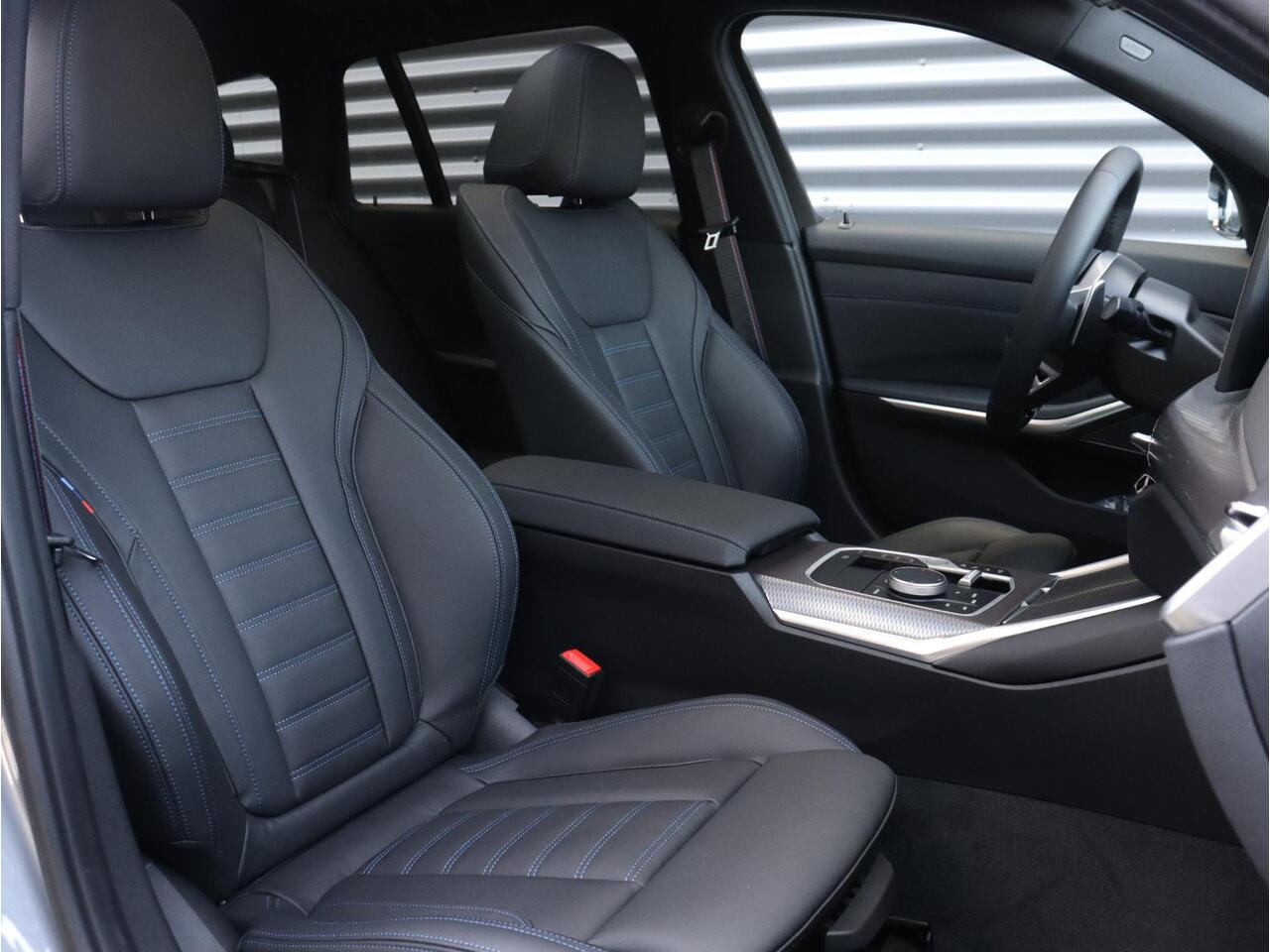 BMW 3-SERIE Touring 330e | M Sportpakket Pro | Panodak | Head-Up | Trekhaak | Driving Assistant Prof. | Parking Assistant Plus | Harman Kardon | Verwarmd Stuurwiel | 19'' LMV