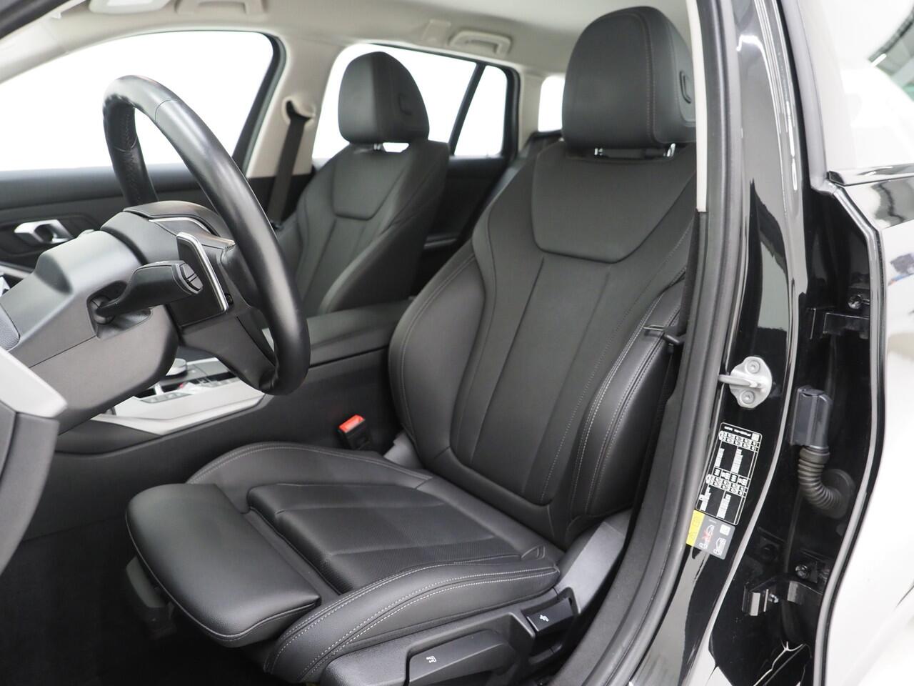 BMW 3-SERIE Touring 320e LCI Shadow Line | Nieuw Model | Widescreen | Carplay | Leder | Cruise | DAB | LED | PDC