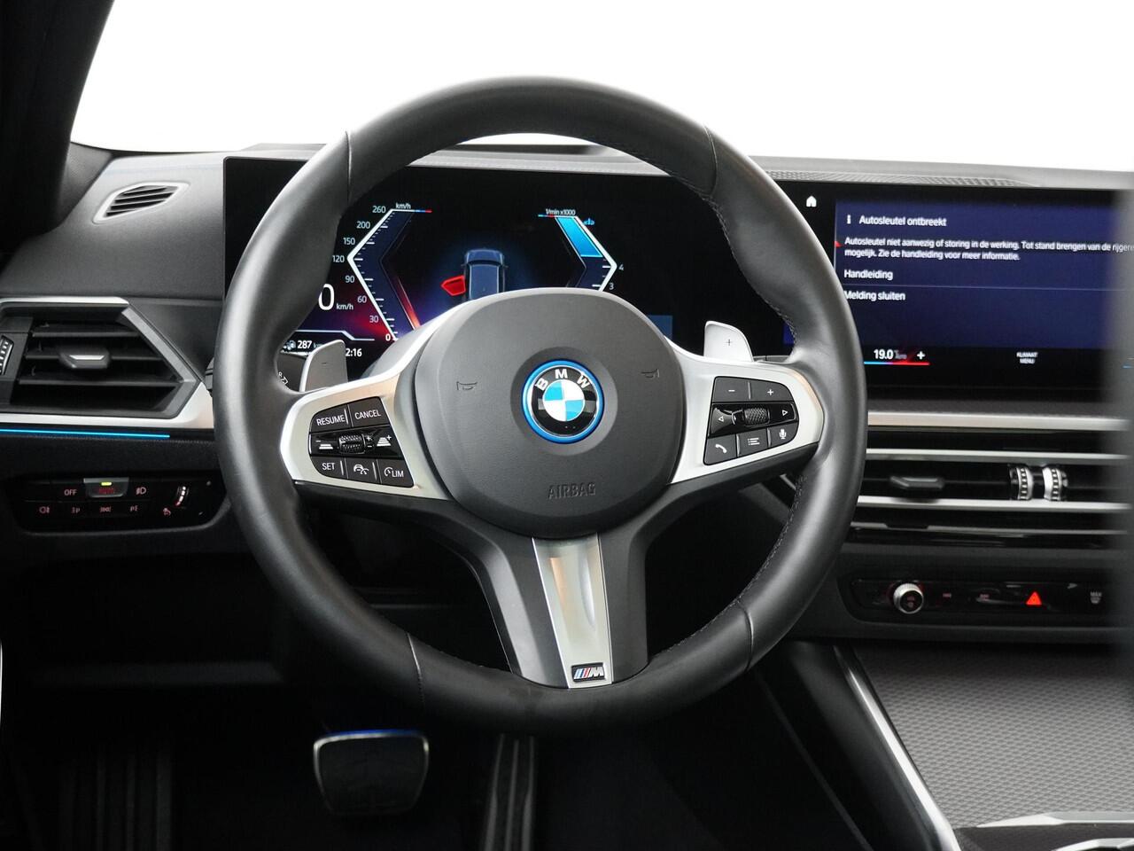 BMW 3-SERIE Touring 330e M-Sportpakket | Adaptive Cruise | Comfort Access | Head-Up | Panoramadak | Harman Kardon | Elektrisch bedienbare stoelen