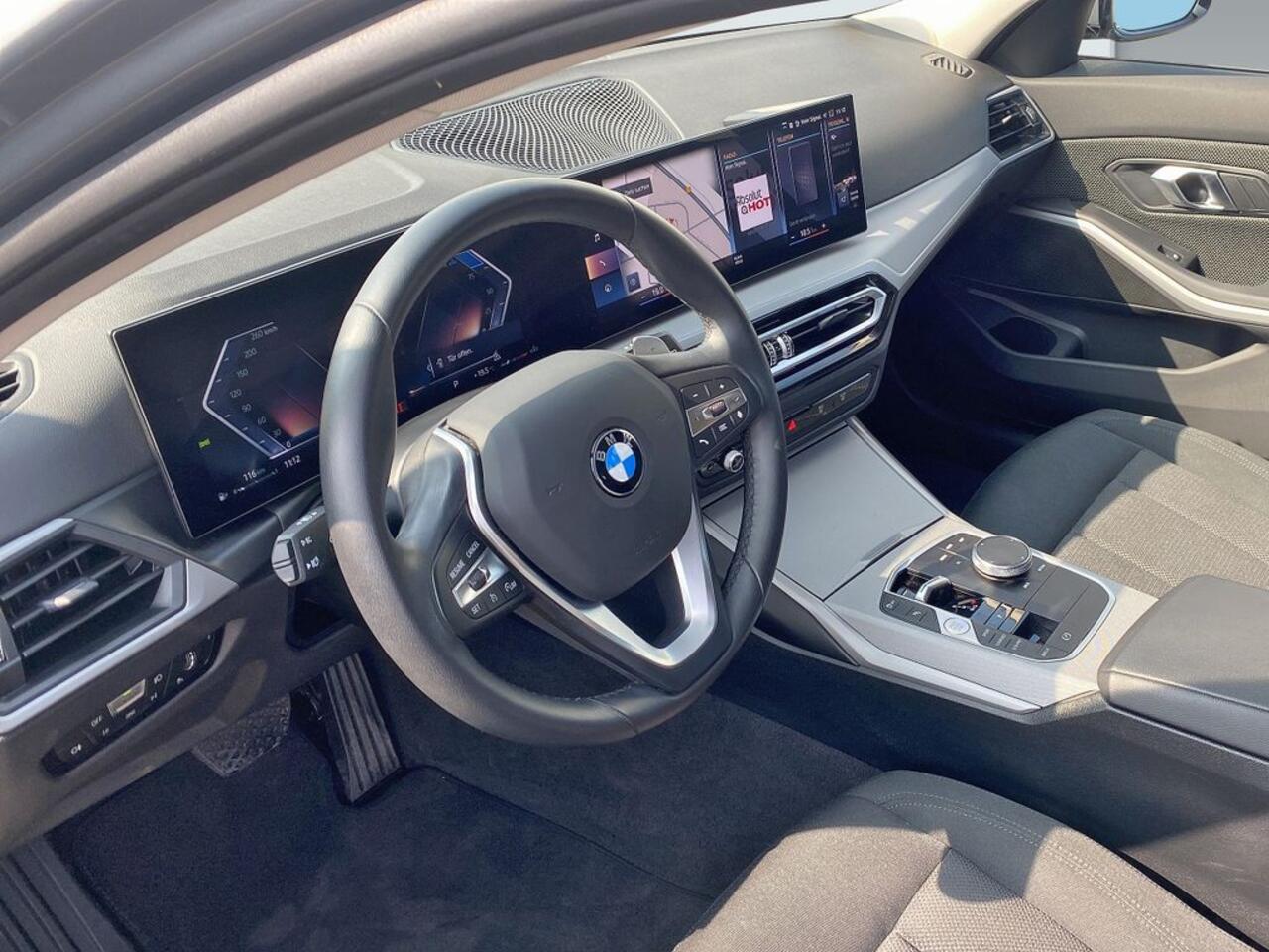 BMW 3-SERIE Touring 320d 190 PK Trekhaak Camera Keyless-Go LED EL. Stoelbediening