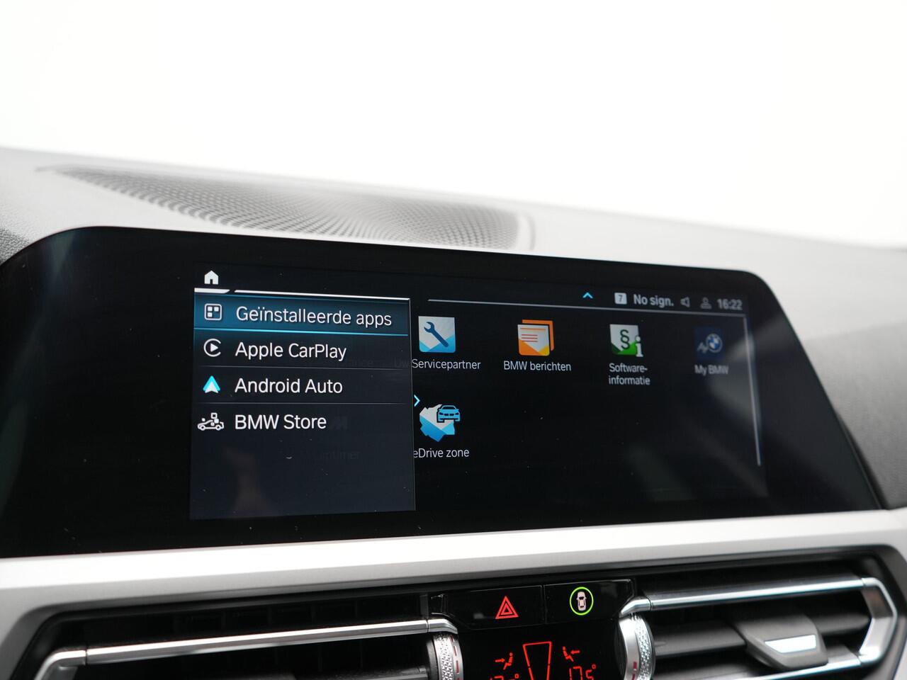 BMW 3-SERIE Touring 330e Plug In Hybrid 293pk Dealer O.H PHEV | Cruise Control | Apple Carplay | Lederen Sportstoelen Verwarmd | Navigatie | Virtual | DAB |