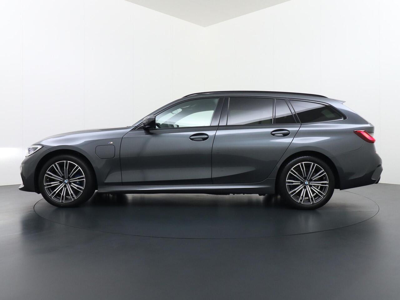 BMW 3-SERIE Touring 330e High Executive M SPORT DEALER ONDERHOUDEN | LASER LED | HRAMAN KARDON | PANORAMADAK