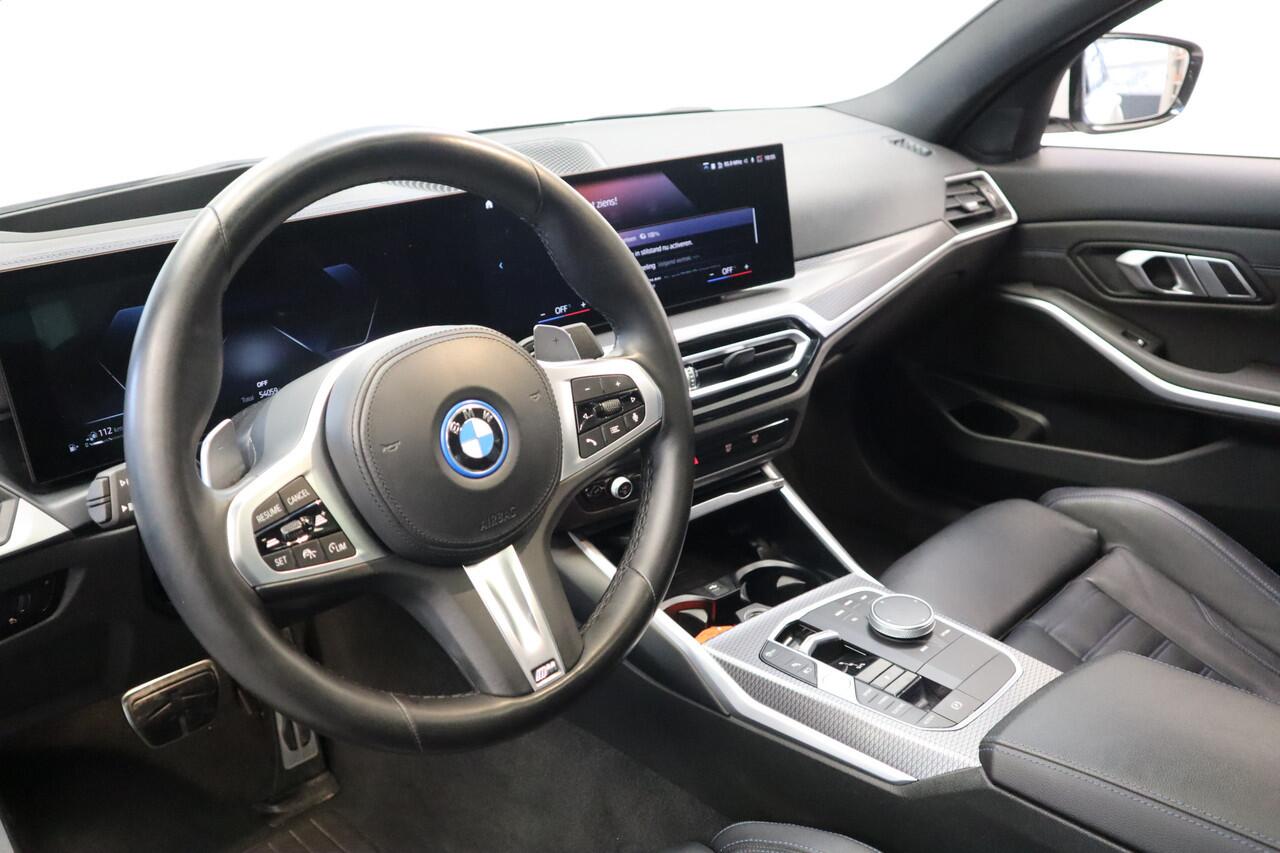 BMW 3-SERIE 330e xDrive ACC Head-UP Leder Elek. stoelen M sport Schuif/kanteldak 24 maanden garantie mogelijk (*vraag naar de voorwaarden)