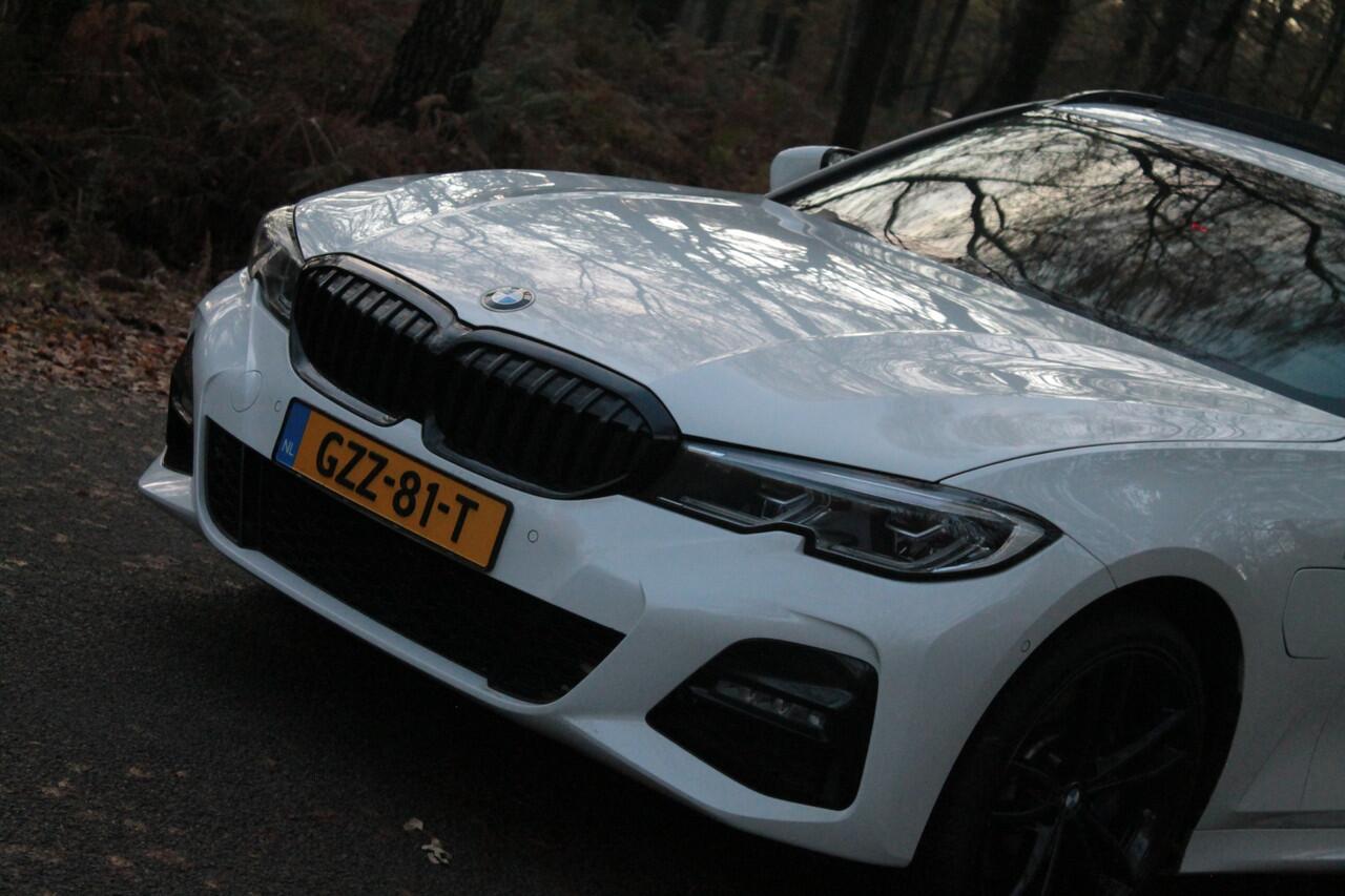 BMW 3-SERIE 330e xDrive M-sport | Laser | HUD | Pano | Blind