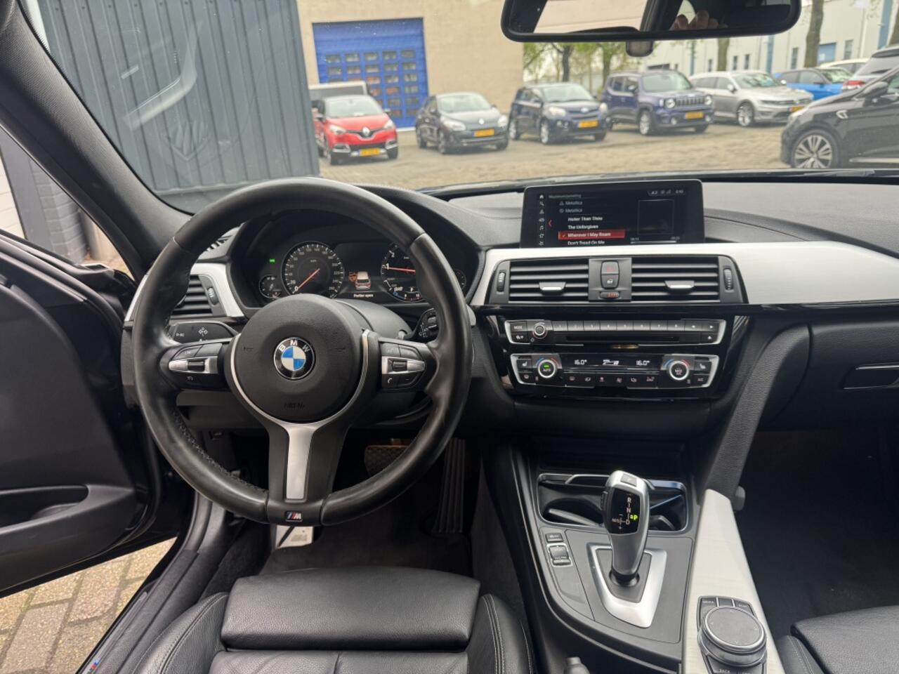 BMW 3-SERIE 318i M-sport Leer/stoelvw/trekhaak