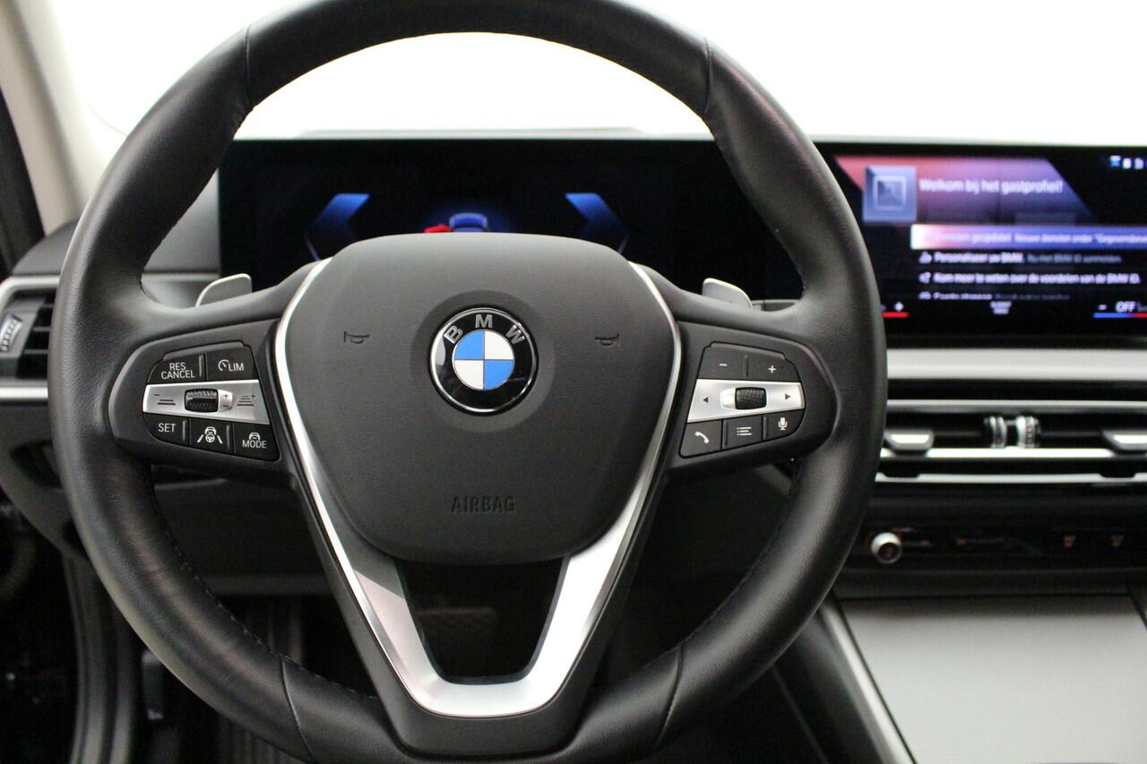 BMW 3-SERIE Touring 320d | Elek. Trekhaak | Standkachel | Driving Assistant Professional | 18" M-sport | Zwarte nieren Elek. Verst. Sportstoelen met Memory | Camera