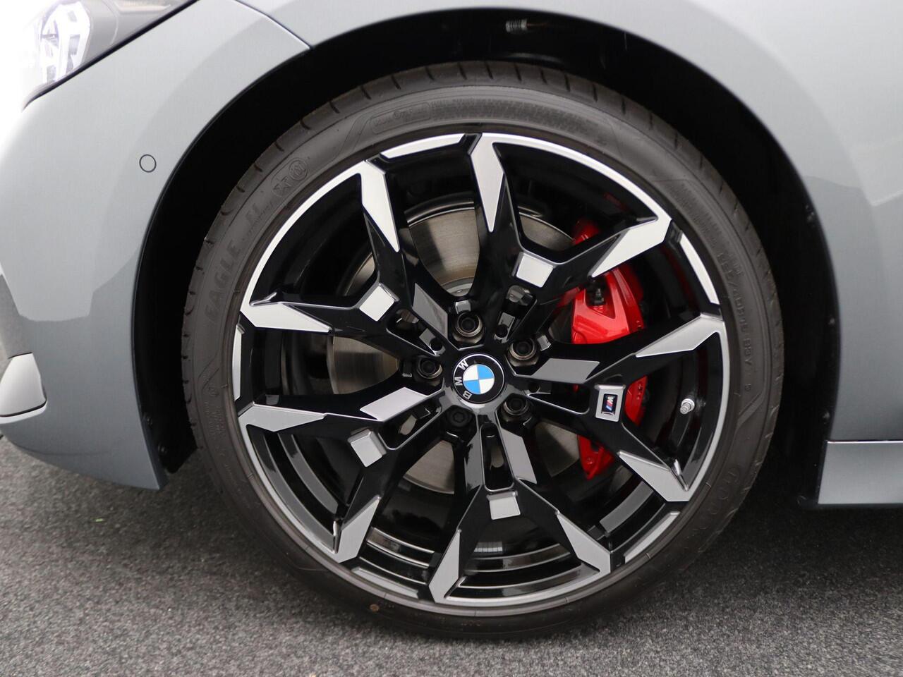 BMW 3-SERIE 320i Sedan | M Sportpakket Pro | Innovation Pack | Comfort Pack