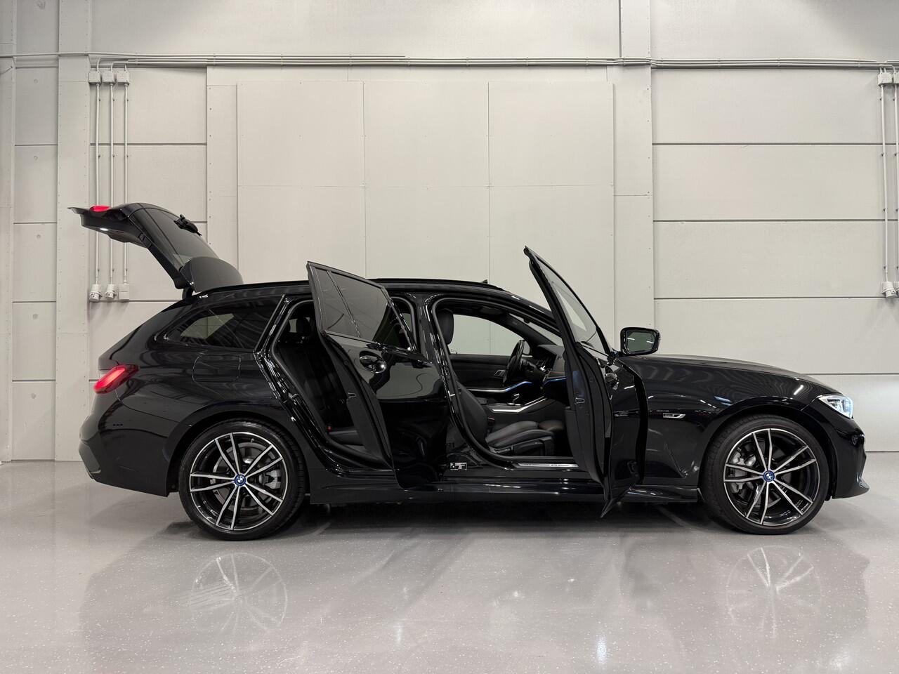 BMW 3-SERIE Touring 330e xDrive M-Sport PANO/LASER/360CAMERA/ADAPTIVE M-ONDERSTEL/ACC/LEER-ALCANTARA/19"BREEDSET/KEYLESS/SHADOW-LINE/NET OH BEURT GEHAD BIJ BMW DEALER