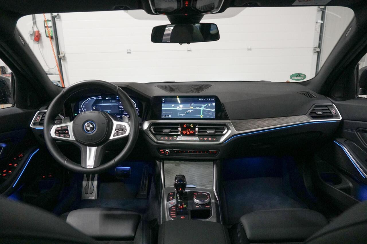 BMW 3-SERIE Touring 330e M-Sport | Panoramadak | Elektr. Trekhaak