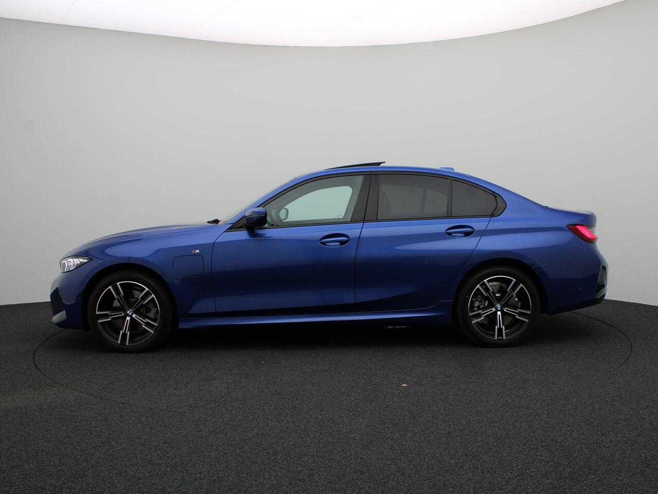 BMW 3-SERIE Sedan 330e High Executive