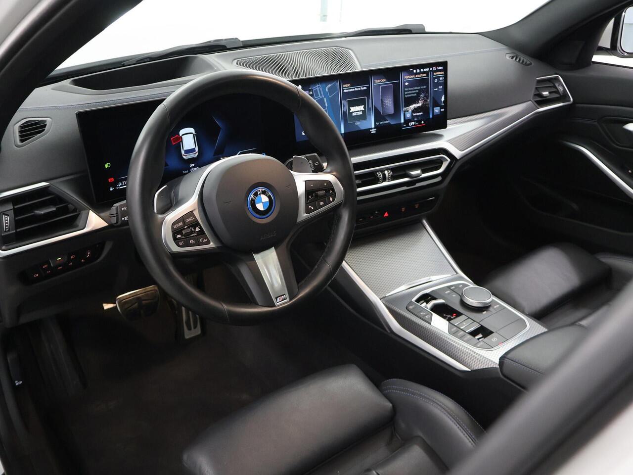 BMW 3-SERIE Touring 330e M-Sport | Panoramadak | Ele. stoelen + Geheugen | HUD | Sportstoelen | Camera | Apple CarPlay/Android auto | Adaptieve Cruise Control | Comfort Pakket | M-Sport Pro | HiFi | Curved Display |