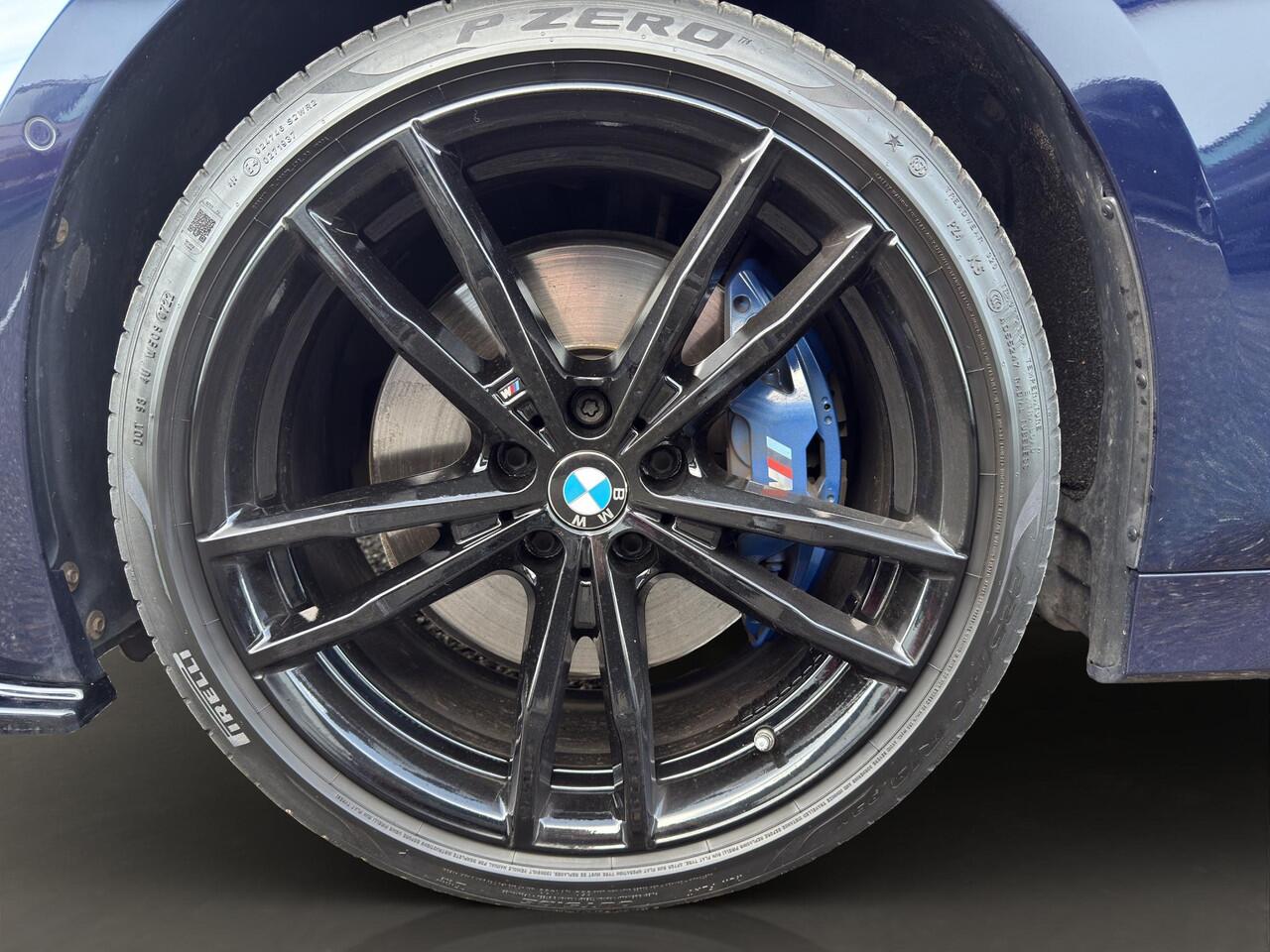 BMW 3-SERIE Touring 330i xDrive | M Sport | Pano | Leder | Sfeerverl. | Shadow Line | Camera |
