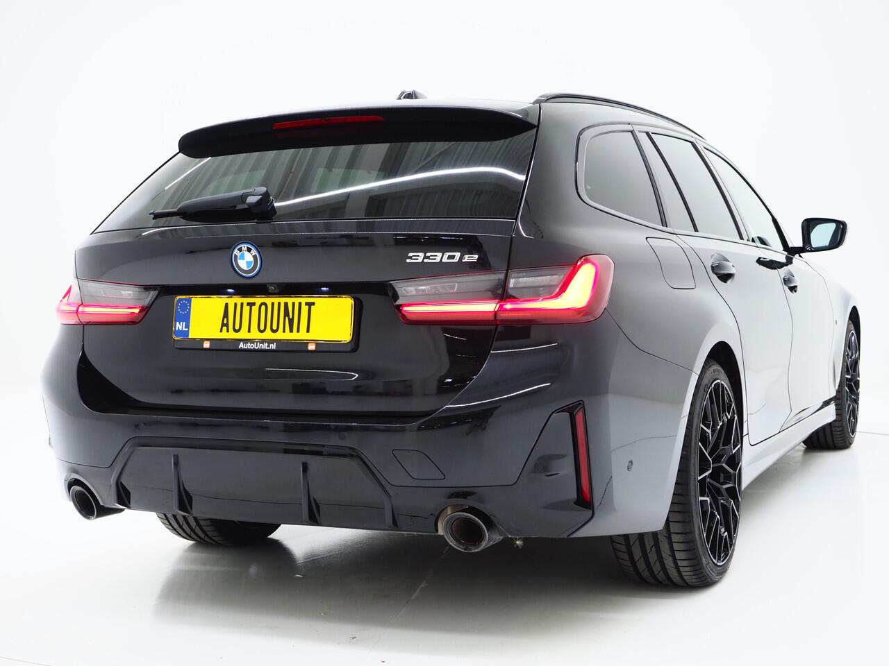 BMW 3-SERIE Touring 330e M Sport Pro LCI | M-Sportstoelen | Panoramadak | Harman/Kardon | Head Up | Camera | Keyless