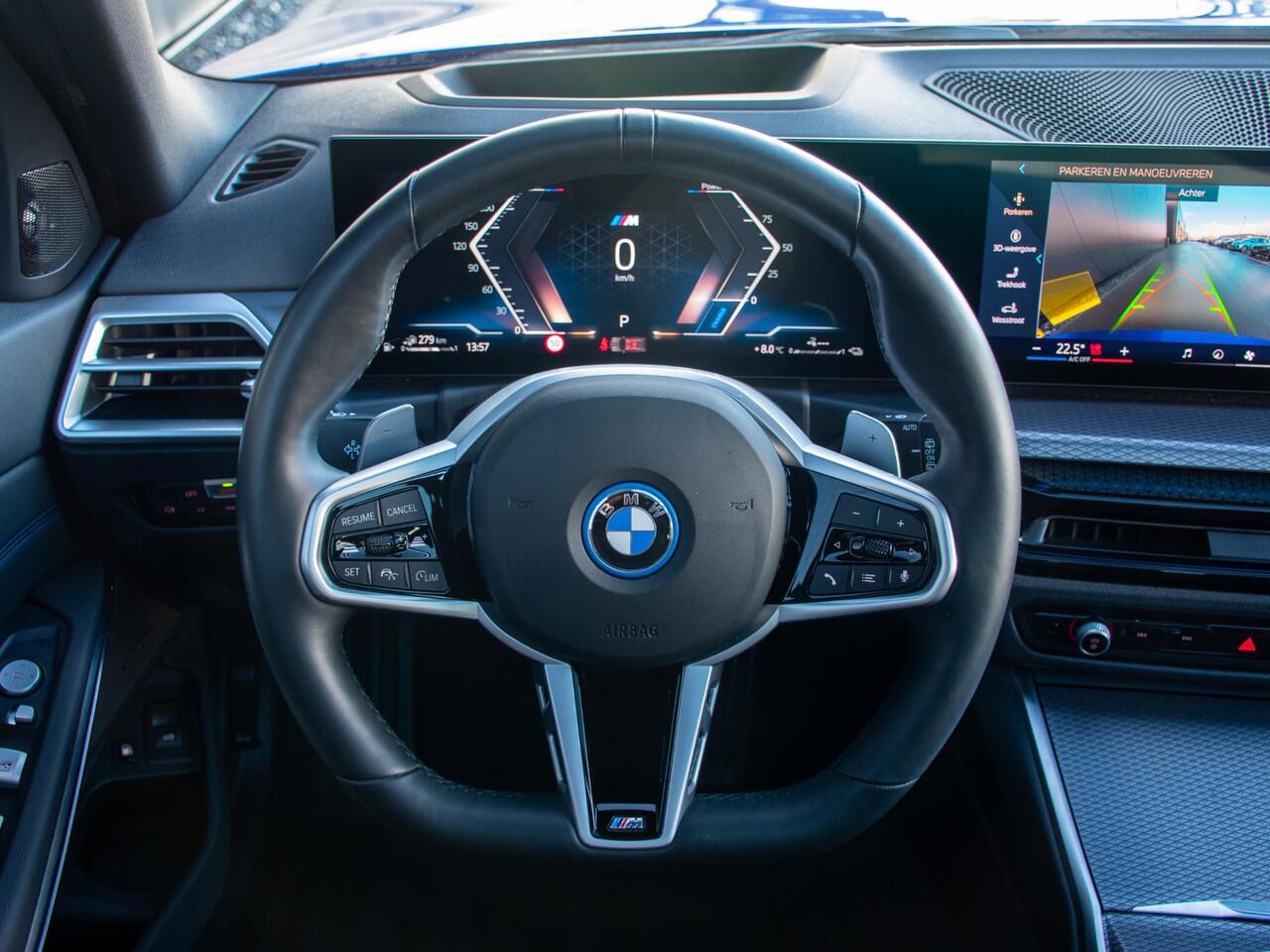 BMW 3-SERIE Touring 330e l M-sport l Long Range l Trekhaak l Schuif-/kantel dak l Adaptive LED l Verwarmd Stuurwiel l Head-Up l