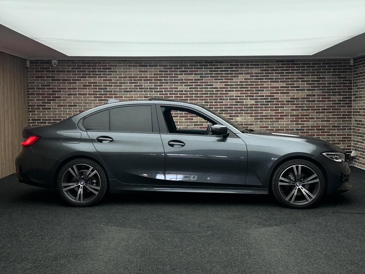 BMW 3-SERIE 320i High Executive Edition Open Dak Sfeer Led Camera NL Dealer BTW