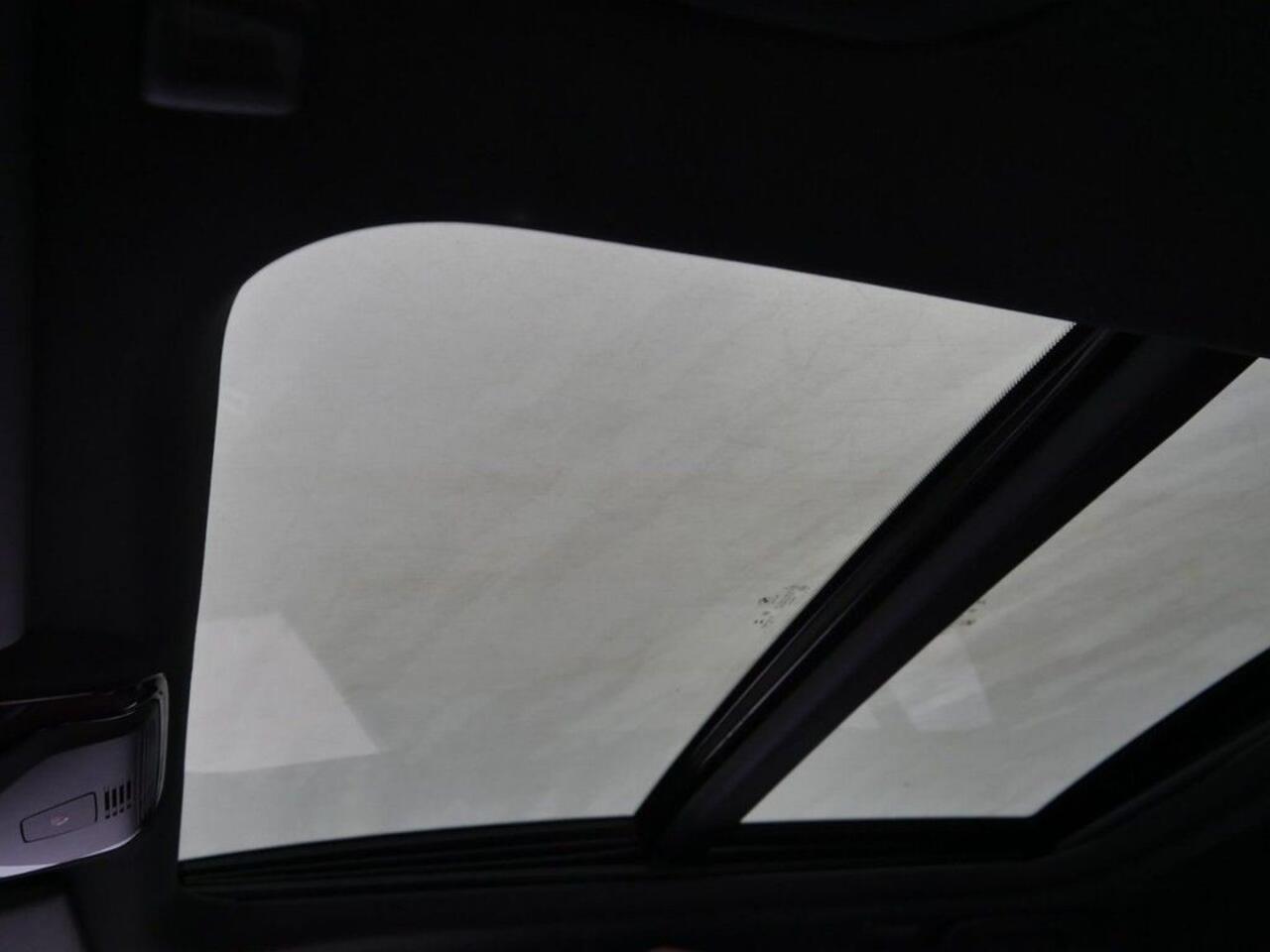 BMW 3-SERIE Touring 330e M-SPORT (LCI) ** LED, ROT LEDER, LIFE COCKP. PROF, PANORAMA, TREKH, 18-inch LMV ** 1e EIG (EX BMW-AG) - UNFALLFREI ** * INFORMEER OOK NAAR ONZE AANTREKKELIJKE FINANCIAL-LEASE TARIEVEN **