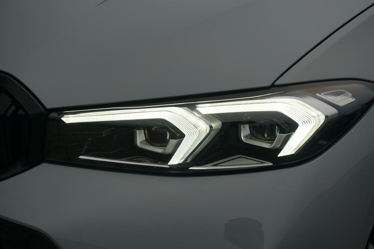 BMW 3-SERIE Sedan 318i M sport / Trekhaak / Schuif- Kanteldak / Hifi | Ekris Selection