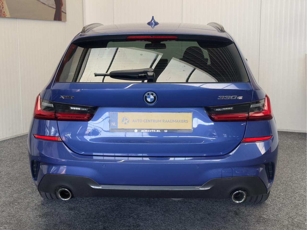 BMW 3-SERIE TOURING 330e XDRIVE 4x4 PHEV HIGH EXECUTIVE M PAKKET LEDER/ALCANTARA NAVIGATIE CRUISE CONTROL PANORAMA SCHUIF/KANTELDAK APPLE CARPLAY/ANDROID KEYLESS GO UITKLAPBARE TREKHAAK PDC ZEER MOOI !! 3010