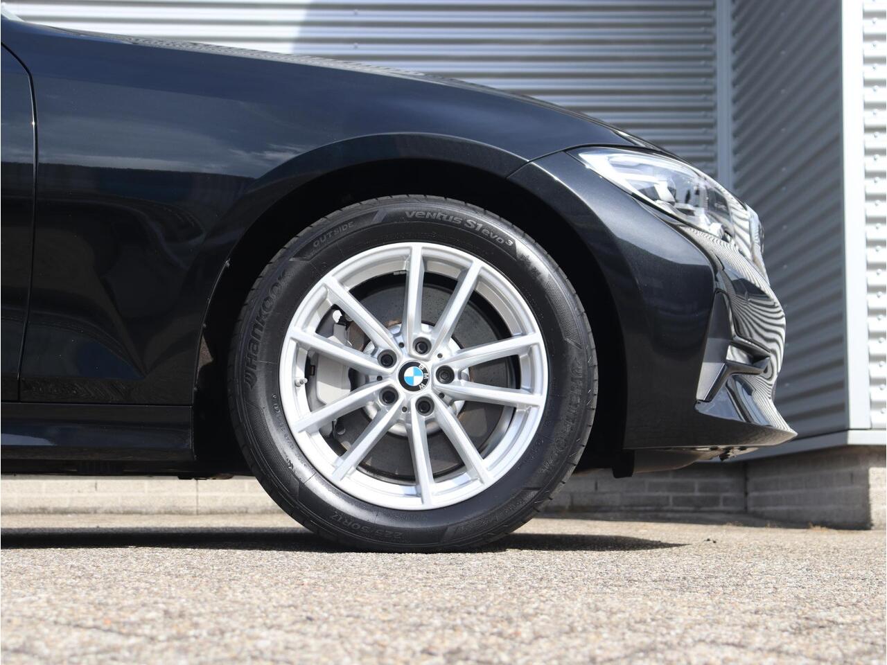 BMW 3-SERIE Sedan 330e | High Executive | HiFi | Led | Apple Carplay | Verwarmde Voorstoelen