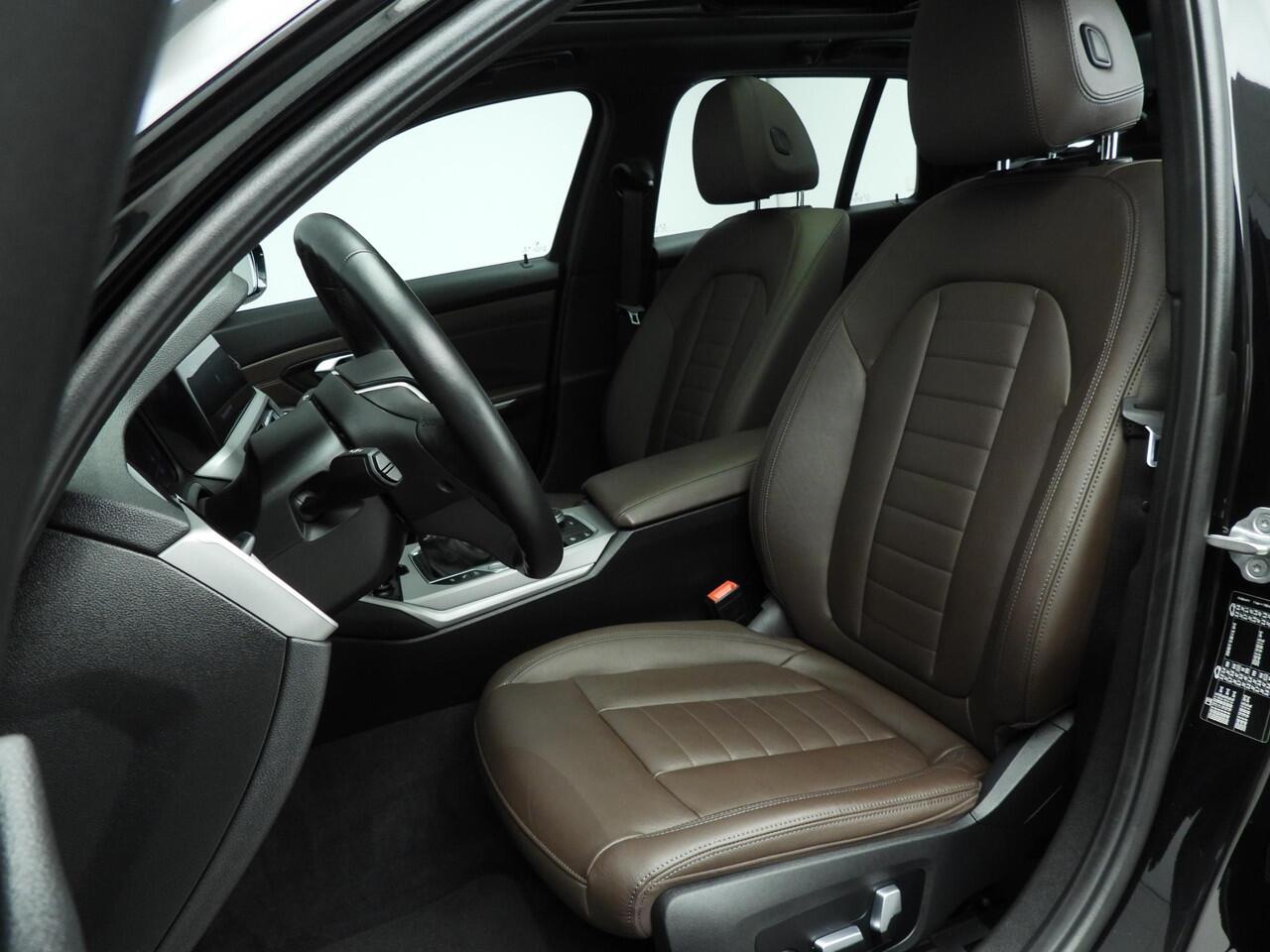 BMW 3-SERIE Touring 318i | Laserlicht | Leder | Navigatie | Schuifdak | Elektr. zetels | Shadow line | DAB | Alu 17 inch