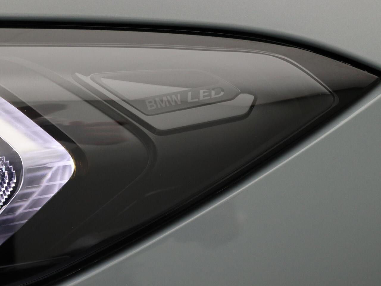 BMW 3-SERIE Touring 330e SPORTPAKKET PRO | Trekhaak | PDC | HIFI | Widescreen Display | 18"