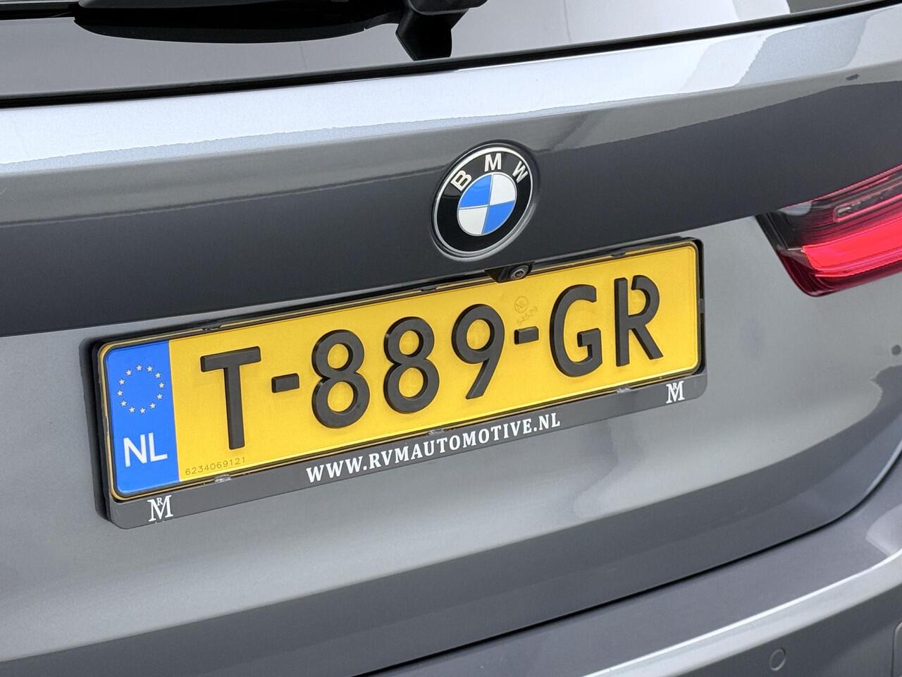 BMW 3-SERIE Touring 320i VAN: ¤34.900,- VOOR: ¤31.877,- UW EINDEJAARSVOORDEEL: ¤3.023,-|M-SPORT| PANO| ADAP. CRUISE| NET GROOT ONDERHOUD GEHAD, RIJKLAAR| ELEK. ACHTERKLEP| CAMERA|