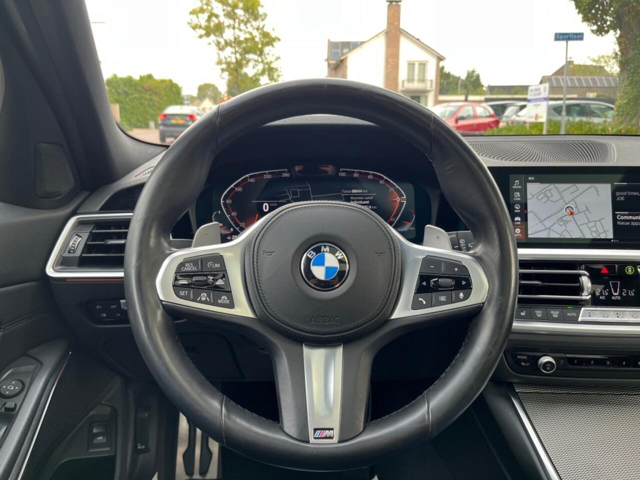 BMW 3-SERIE TOURING 330I HIGH EXECUTIVE M-PAKKET / SCHUIFDAK / NAVI / DAB
