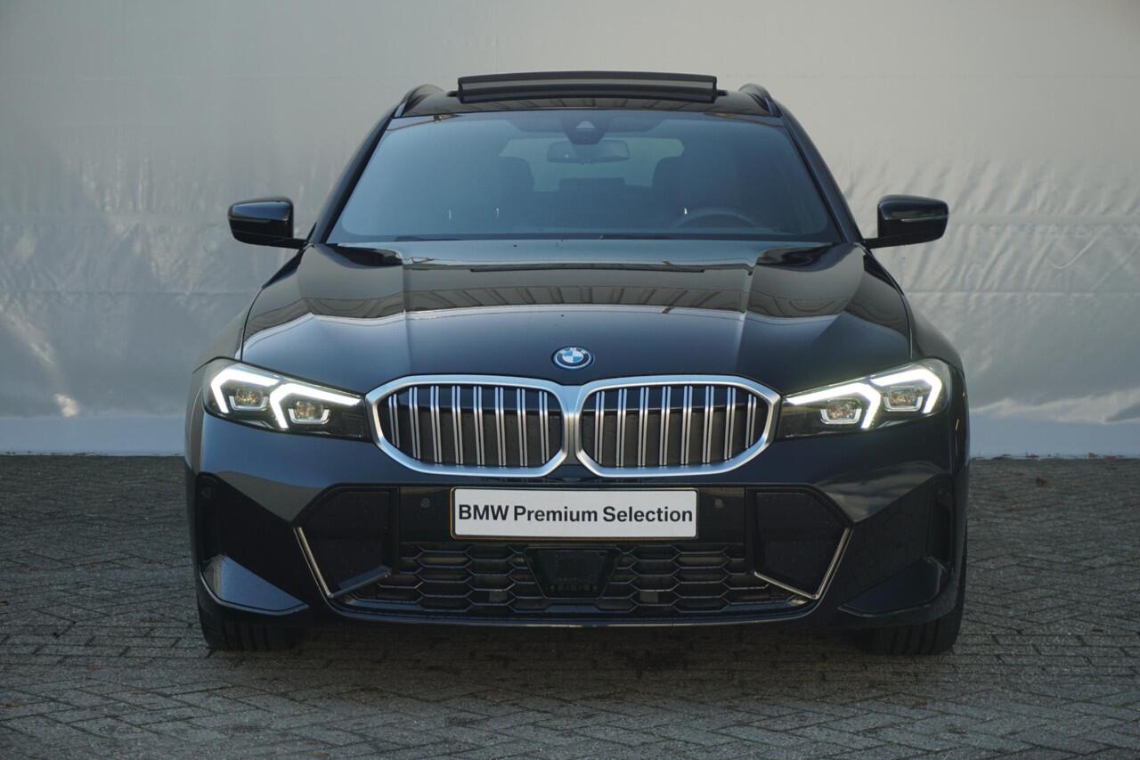 BMW 3-SERIE Touring 330e M Sport | Trekhaak / Panoramadak / Comfort Access / Active Cruise Control / HIFI / Stoelverwarming