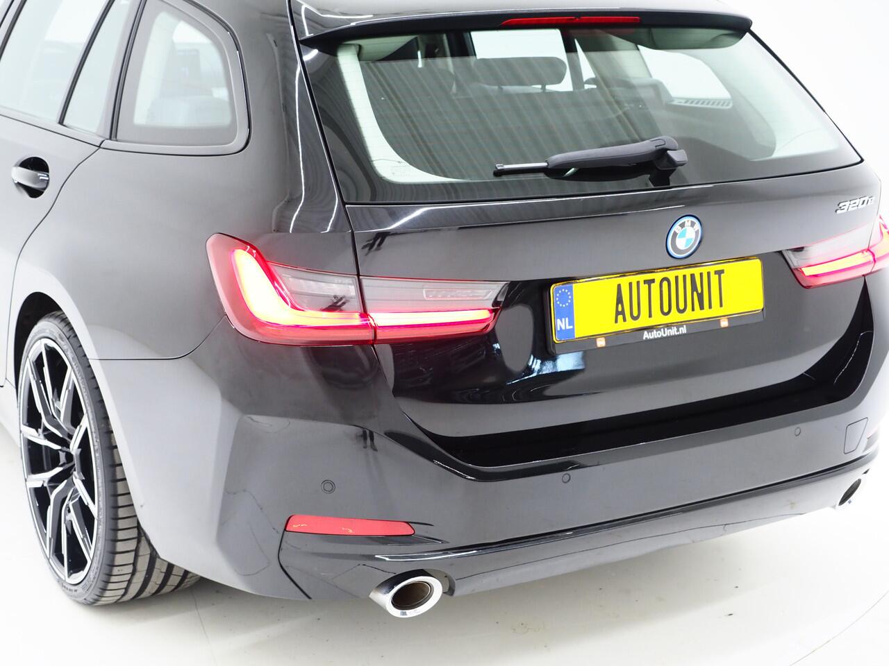 BMW 3-SERIE Touring 320e LCI Shadow Line | Nieuw Model | Widescreen | Carplay | Leder | Cruise | DAB | LED | PDC